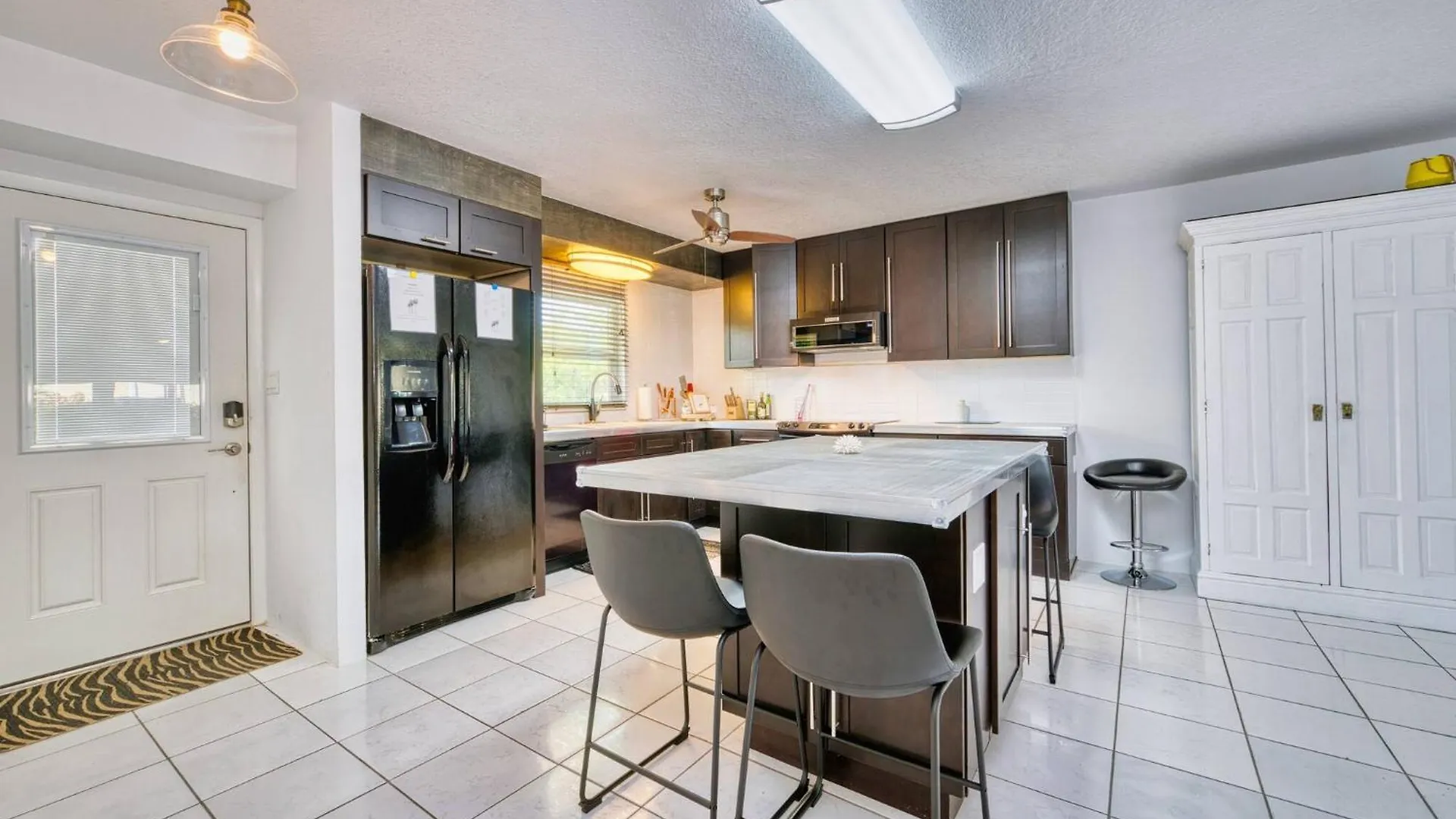 Quiet Beach Escape George Town Apartament